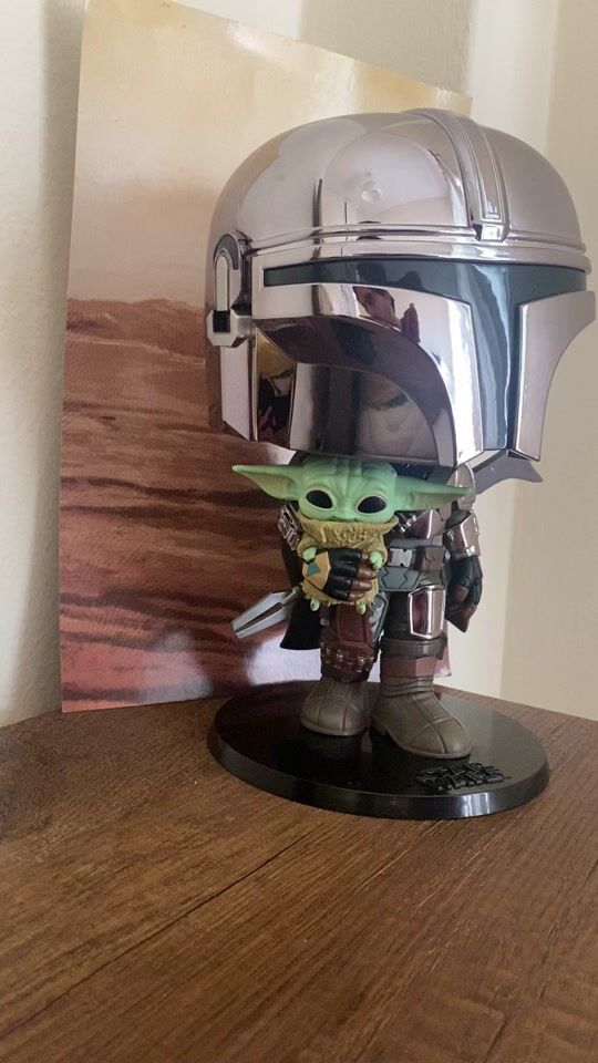 Funko Pop The Mandalorian with the Child Supersized 