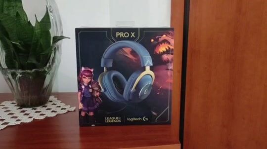 Unboxing speedrun of Logitech G Pro League Of Legends Edition