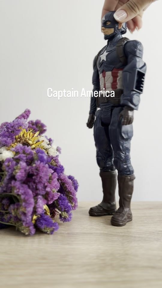 Figurină mare Captain America