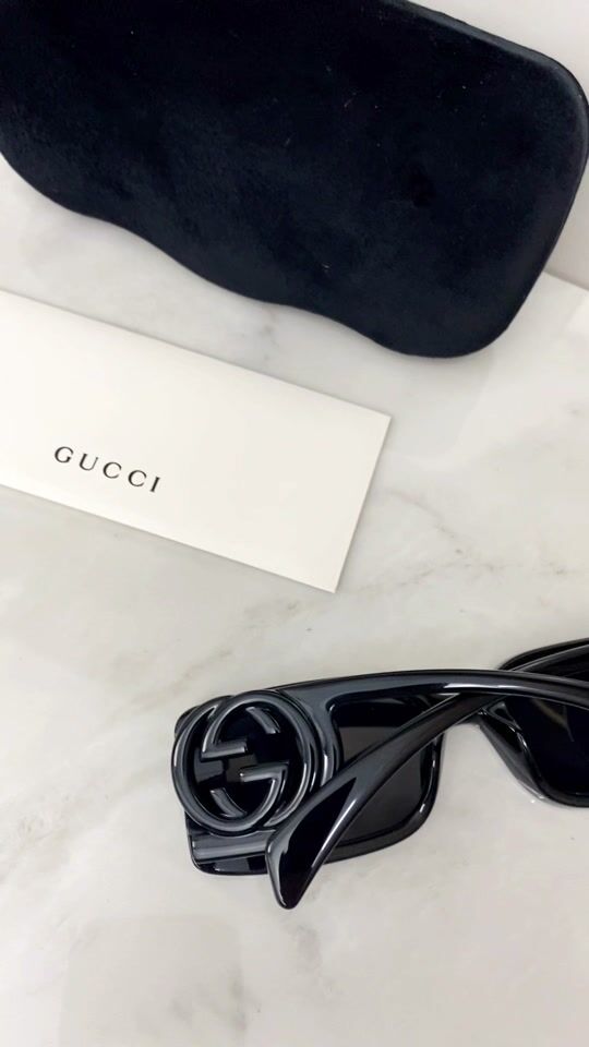 New Gucci model with logo on the side ?
