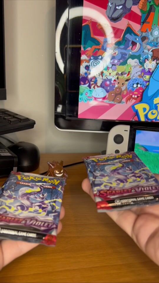 Deschiderea pachetelor de booster Pokemon Scarlet & Violet! Ce ar putea fi înăuntru?