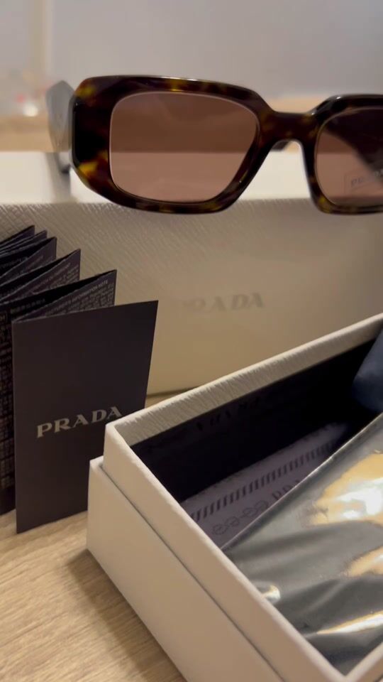 Unboxing στα bestseller γυαλιά της Prada 🕶️