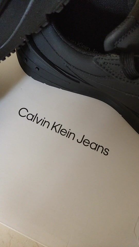 Cadoul perfect pentru soțul/iubitul tău: Teniși Calvin Klein chunky