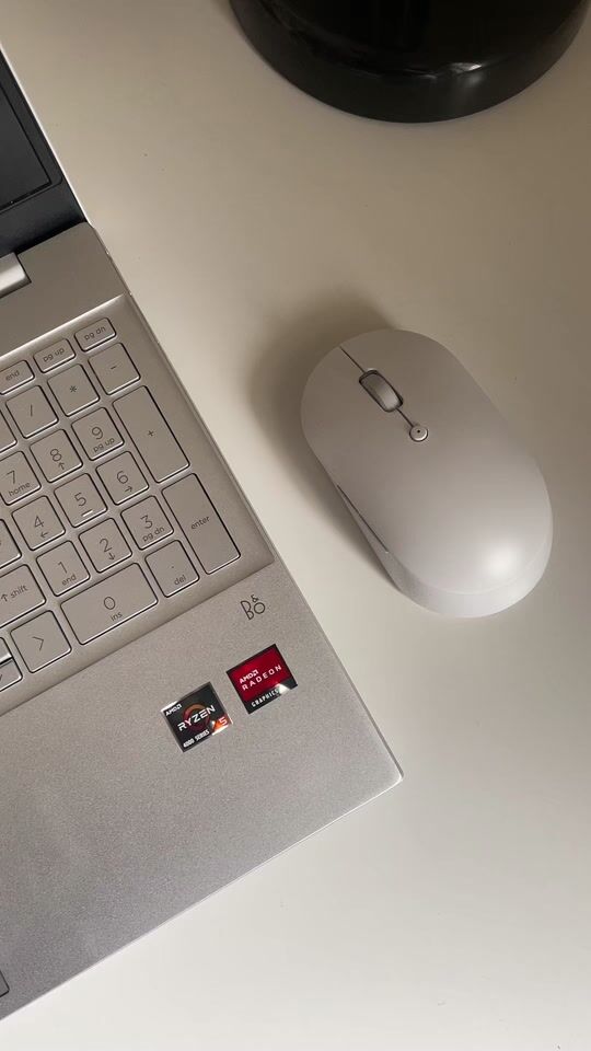 Xiaomi wireless mouse. Connects with bluetooth or usb!