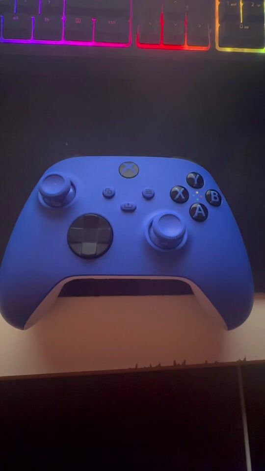 Microsoft Xbox Series Controller Wireless Blue Shock

Microsoft Xbox Series Controller Kabellos Blau Schock