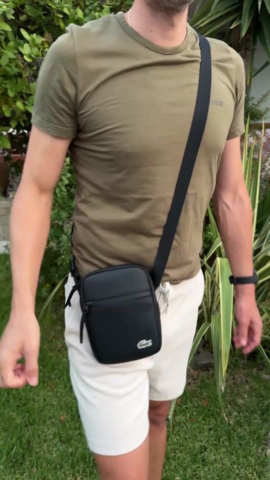 Όταν η τσάντα ολοκληρώνει το outfit 🙋🏻‍♂️