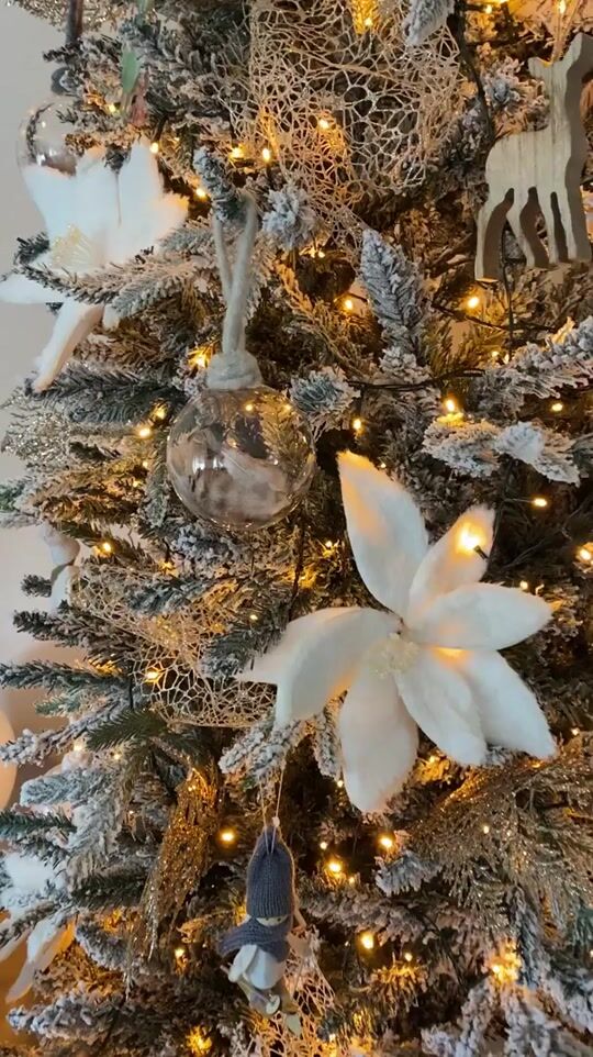 Η πιο εντυπωσιακή μπάλα με λιγότερο από 2€ 🎄