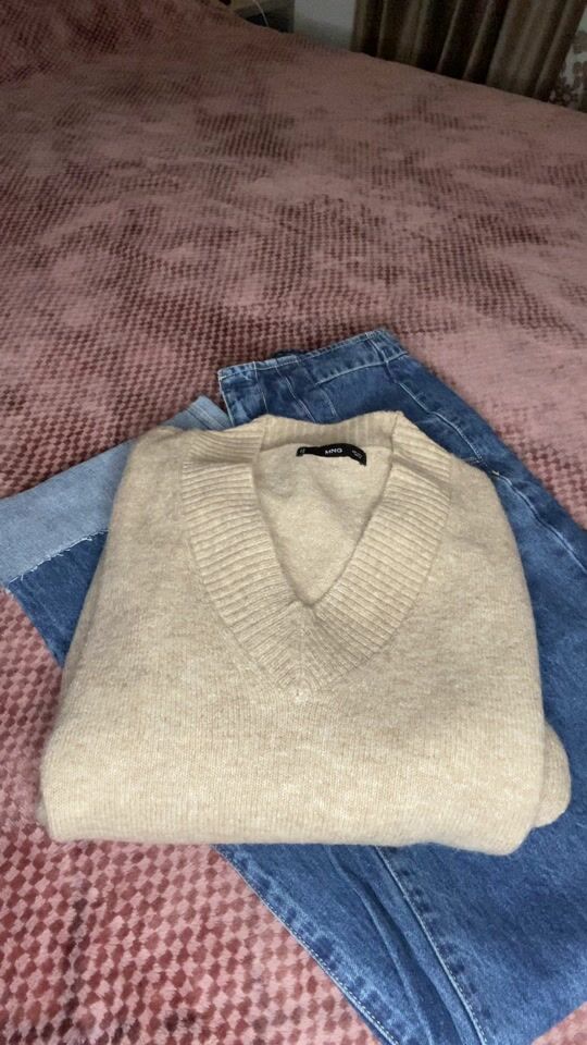 New sweater and jeans 🧶👖