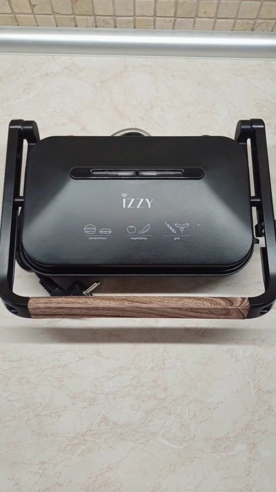 Auspacken: Toaster mit Holzgriff ?