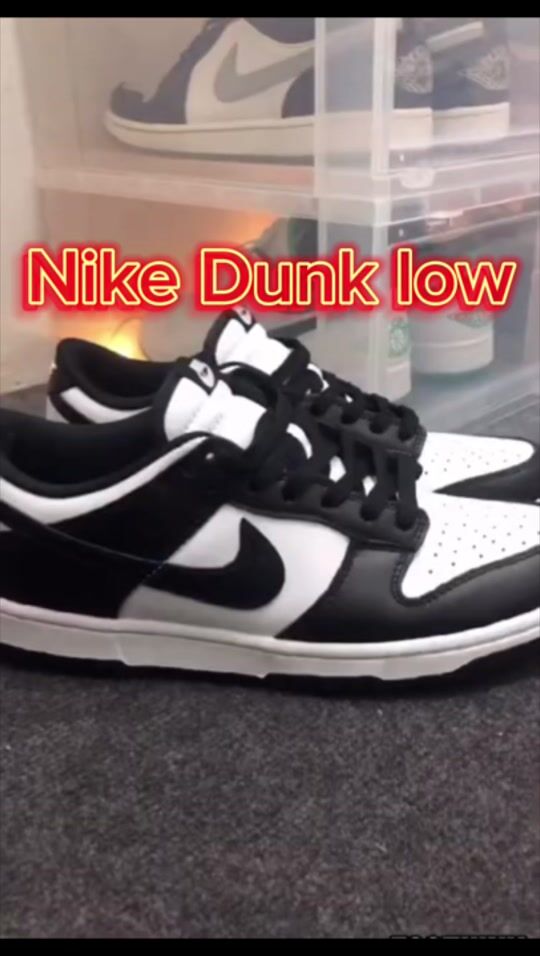 Nike Dunk Low ???
Nike Dunk Low ???