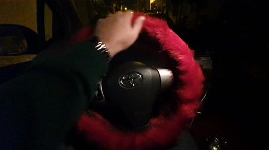 Review for Simoni Racing Car Steering Wheel Cover Flurry Fur with Diameter 37-39cm. Synthetic Fur Red