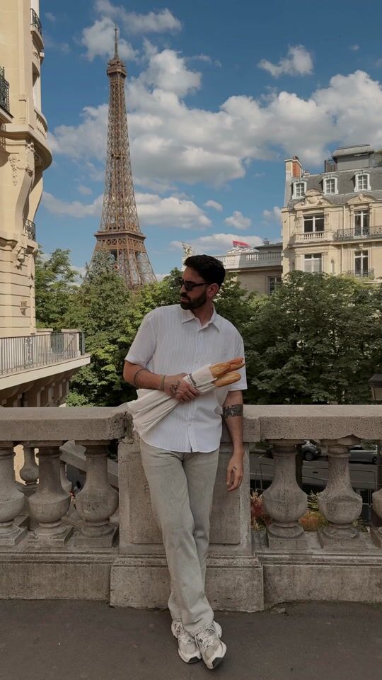 Greek boy in Paris 🇫🇷🥖