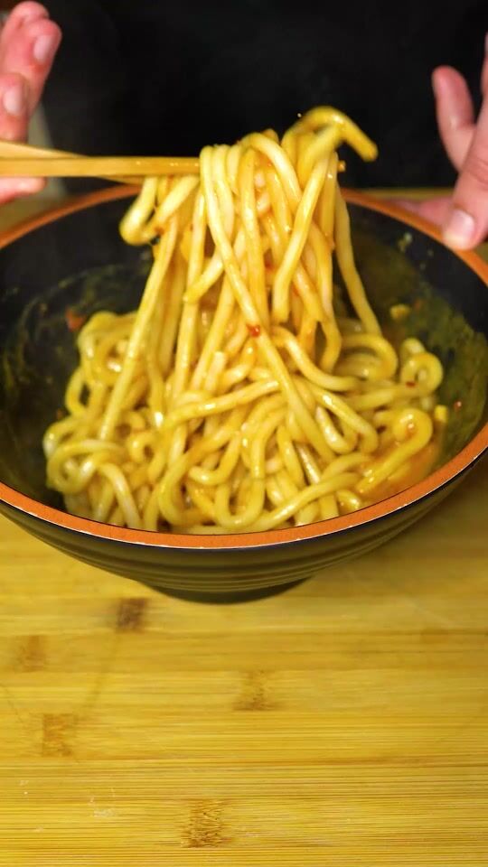 Udon-Rezept mit Erdnussbutter & Toban Djan Sauce