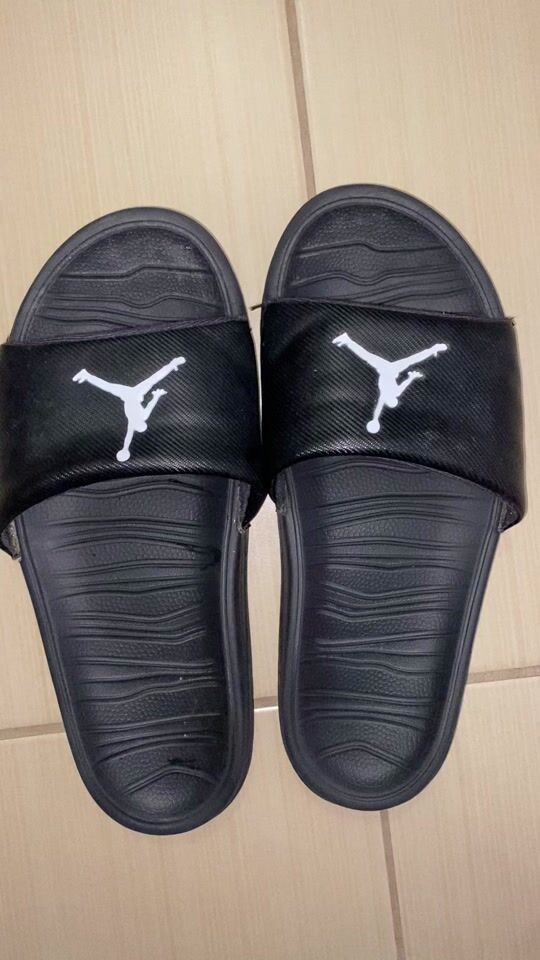 Non-slip Jordan slippers, excellent quality! ?