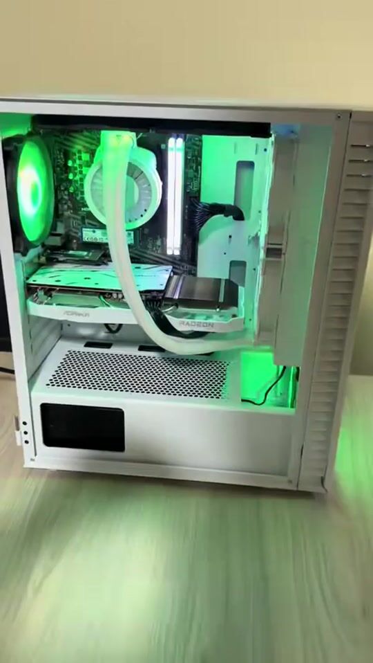 White Gaming PC for €700