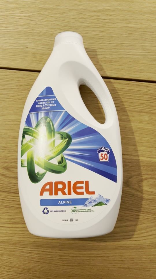 Recenzie pentru Detergent Lichid de Rufe Ariel Alpine 50 de Cesti de Masurare
