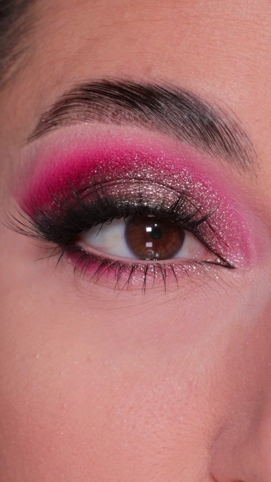 Sparkling festive eye makeup in red-gold! ❤️