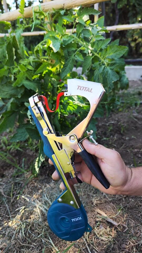 Total positive plant scissors