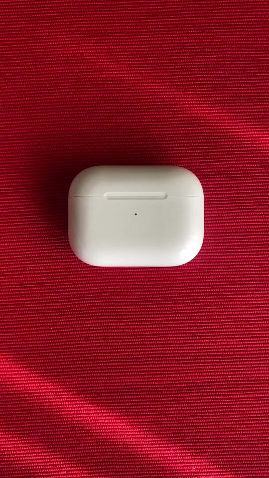 Apple AirPods Pro with MagSafe Charging Case