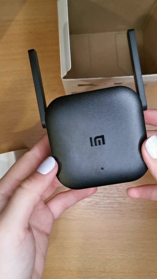 Unboxing the Mi Pro 300M Wi-Fi extender