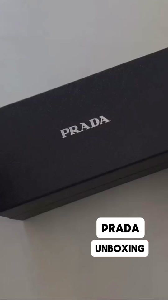 Unbox with me my new Prada glasses ?