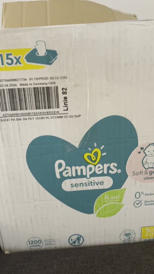 Pampers baby wipes without fragrance for the whole month.