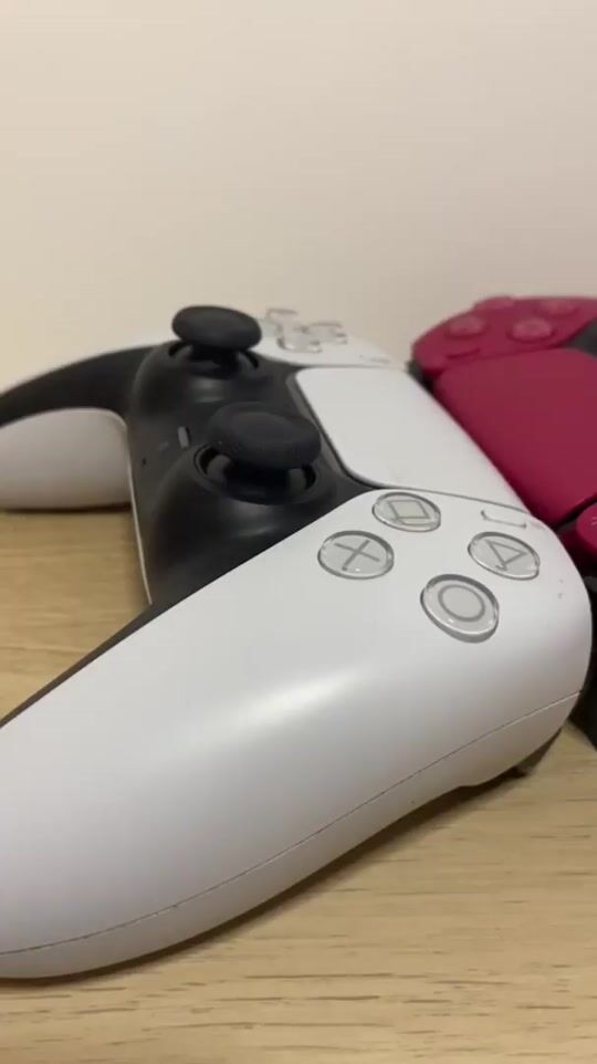 PS5 charging dock & controllers ?