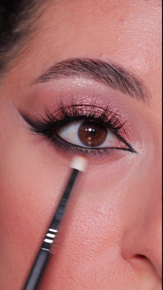 Beginner metallic rosegold eyeshadow tutorial 🔥