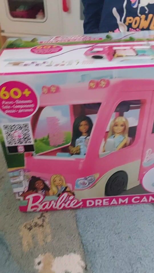 Deschiderea pachetului Barbie Dream Camper