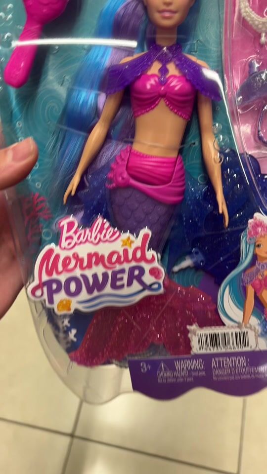 Barbie γοργόνα μαζί με το κατοικίδιο της !!!