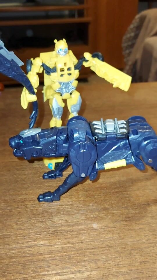 Transformers Bumblebee & Snarlsaber

Transformers Bumblebee & Snarlsaber