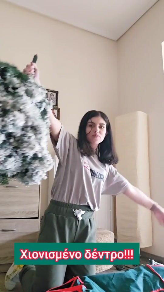 Slim tree! The best choice for space saving!
