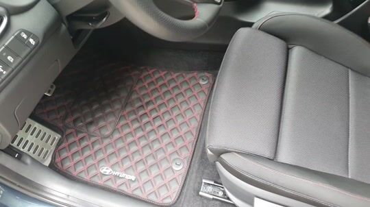 Überprüfung für vordere und hintere Fußmatten 4 Stück Kunstleder für Nissan Cube Hyundai i30 MAN ME Rot