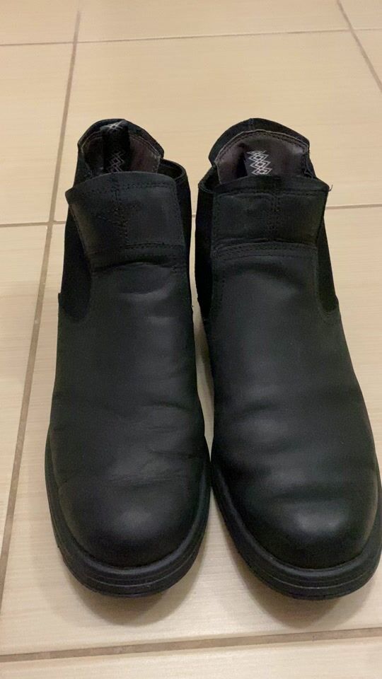 Schwarze Herrenstiefel mit Ugg-Qualität!?