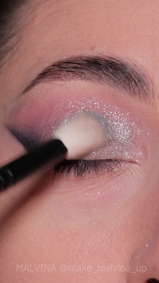 New Year's Makeup Idea with Glitter! ?