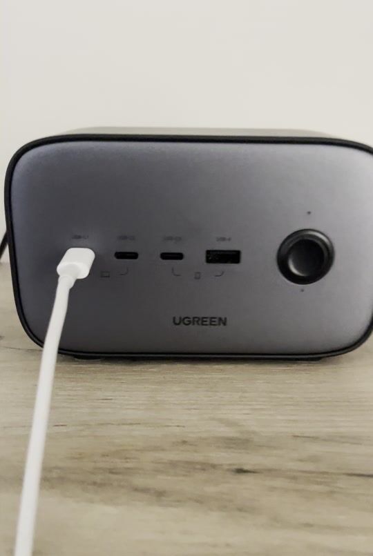 Recenzie pentru încărcătorul Ugreen cu cablu încorporat, cu port USB-A și 3 porturi USB-C, livrare de putere 100W / încărcare rapidă 3.0 / încărcare rapidă 4+, gri (bandă de alimentare CD270)