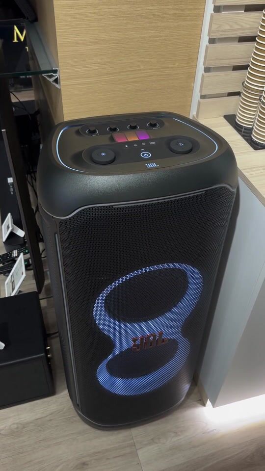 JBL Partybox Ultimate 1100W Partylautsprecher.