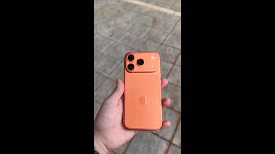 Είναι αυτό το πιο όμορφο iPhone που έχει κυκλοφορήσει η apple ? cosmic
