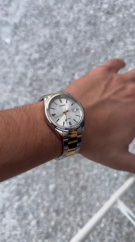 Very beautiful and affordable watch with a unique gold color!