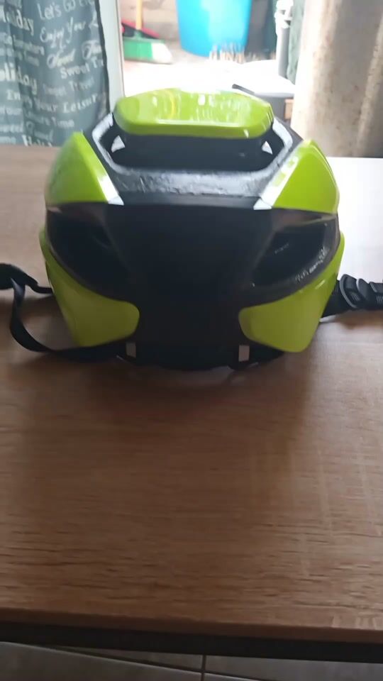 Review for Lumos Ultra City Bicycle Helmet with LED Light Green