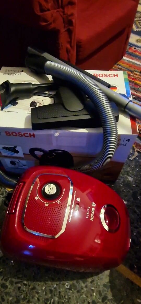 Bosch Ηλεκτρική Σκούπα 600W με Σακούλα 4lt Κόκκινη