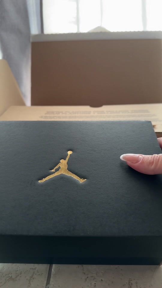 Unboxing Jordan children's clothing.