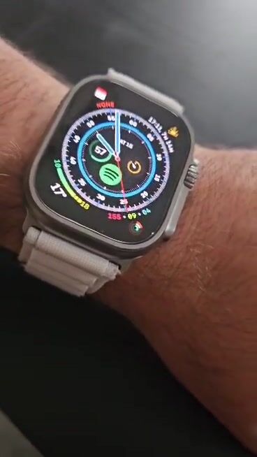 AppleWatch Ultra: premium smartwatch-ιδανικό για αθλητικές περιπέτειες