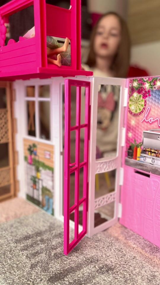 Sunt casa de papusi Barbie si garderoba aprobate pentru copii? ?