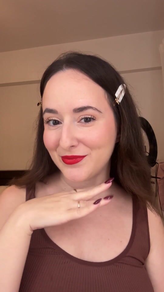 Bright red lip combo for fair skin 