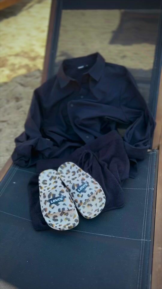 How I styled my Levi's leopard slippers for a beach look!