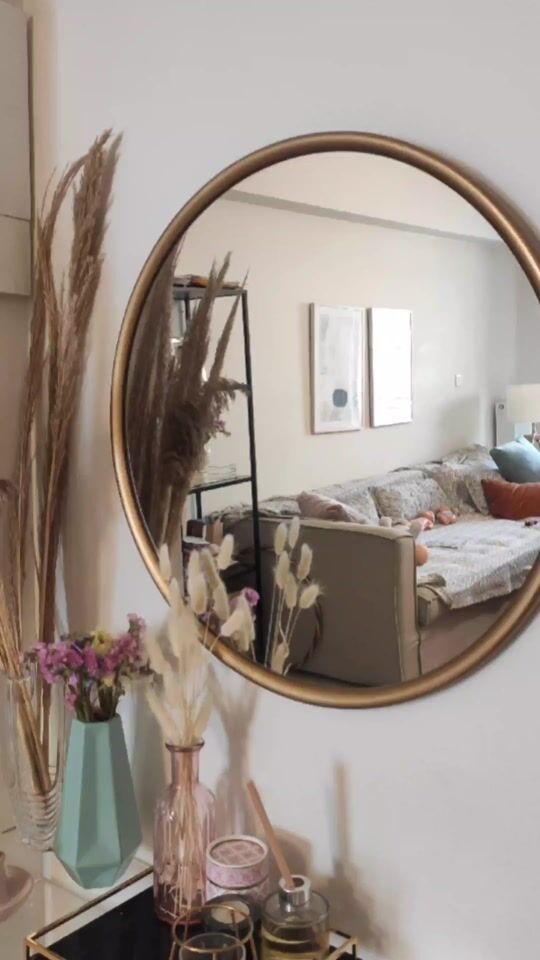 A round mirror with a gold frame will transform the entrance!