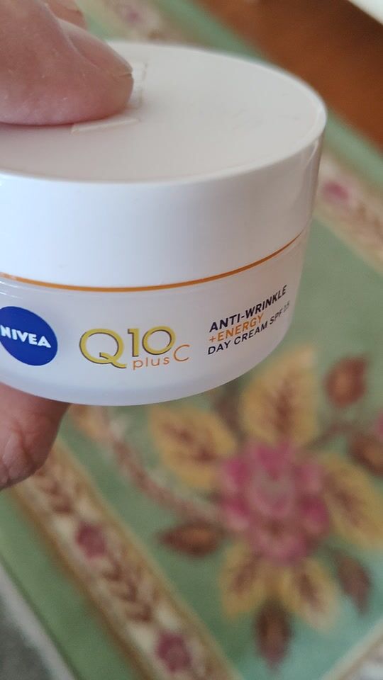 Αξιολόγηση για Nivea Q10 Plus C Ενυδατική & Αντιγηραντική Κρέμα Προσώπου Ημέρας με SPF15 για Κανονικές Επιδερμίδες 50ml