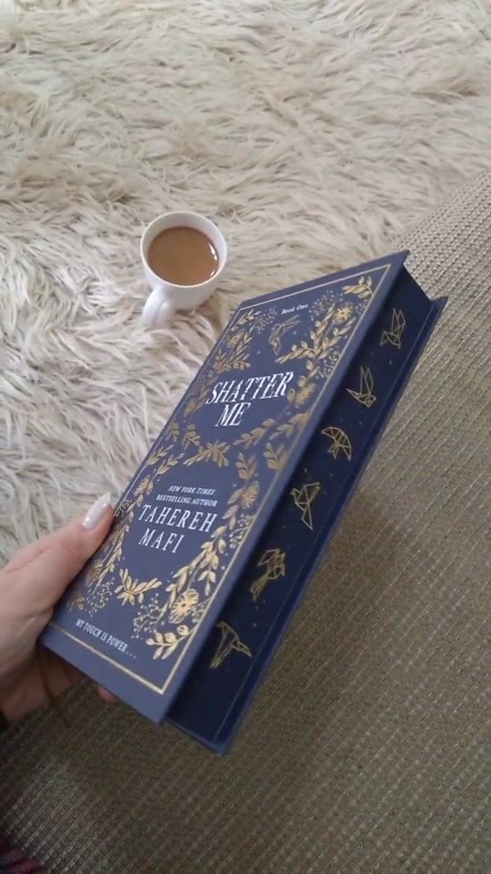 Perfect Gift ¦ Shatter Me Collector's Edition 🥰