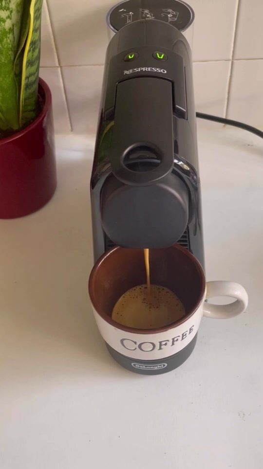 Kaffeepause im Moment, mit der Delonghi Essenza Mini!